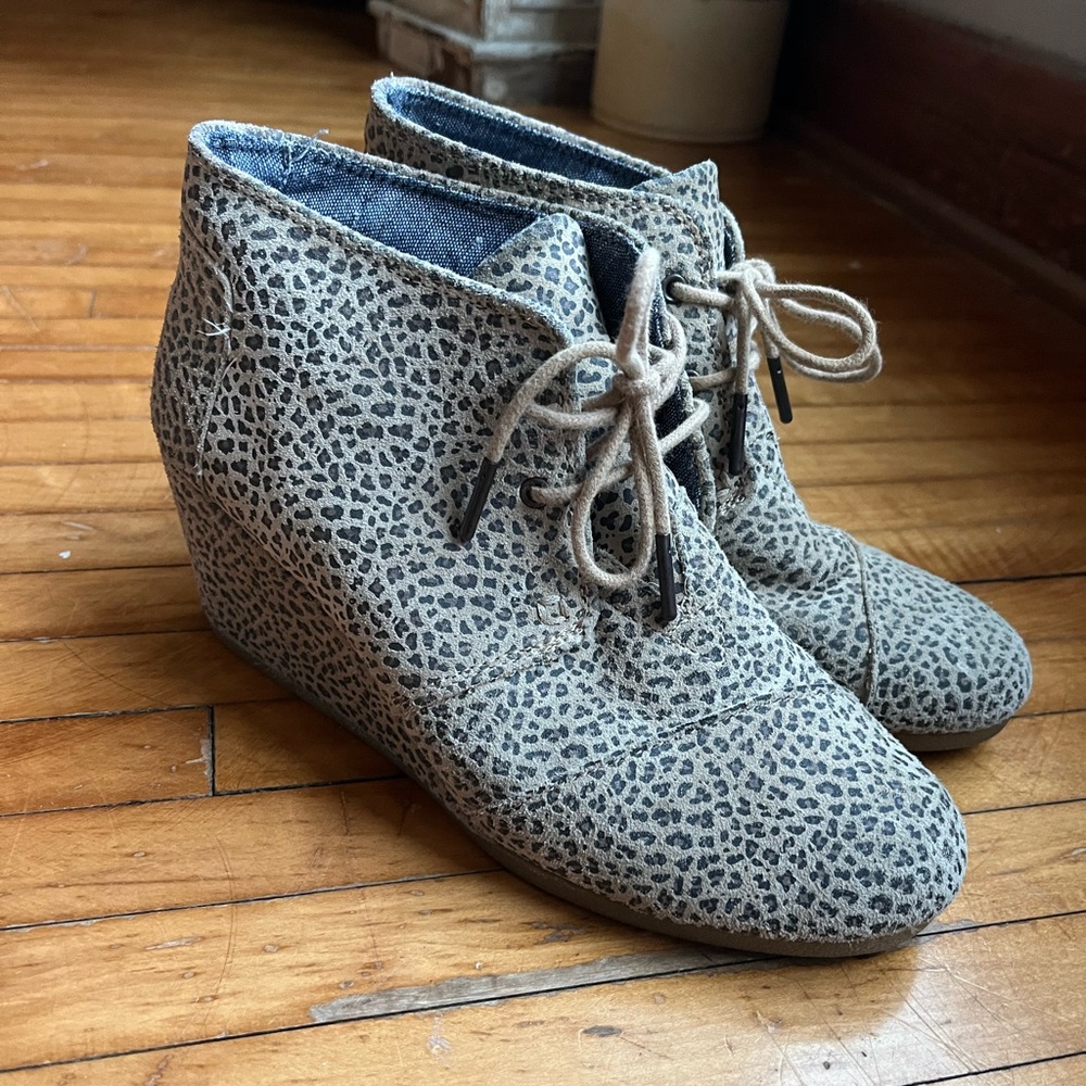 Tom’s Leopard Wedges